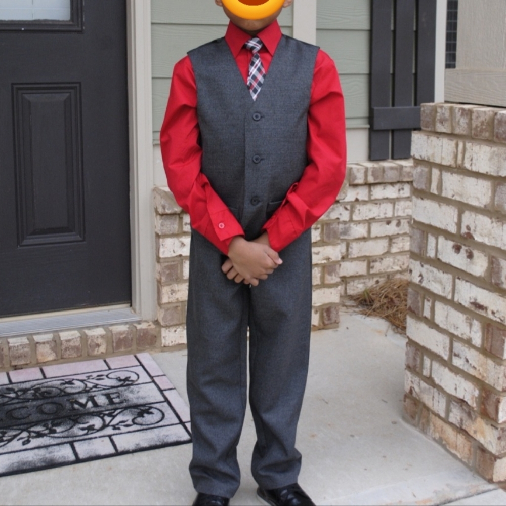 BOYS VAN HEUSEN VEST SET